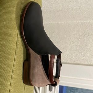 Naot Kamsin booties size 40/US 9